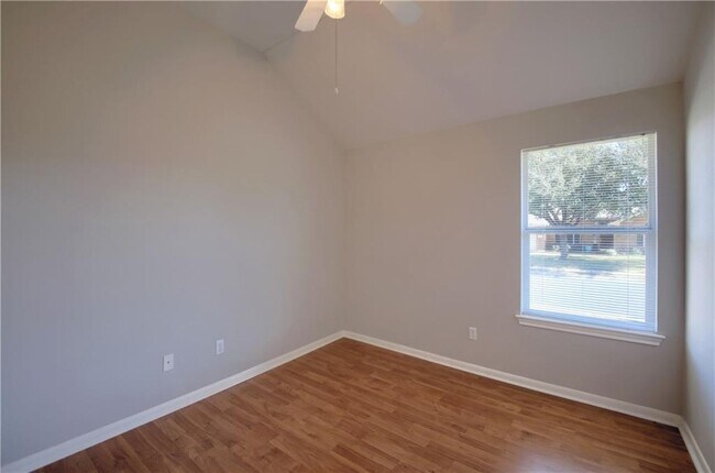 Building Photo - 129 Copperwood Loop