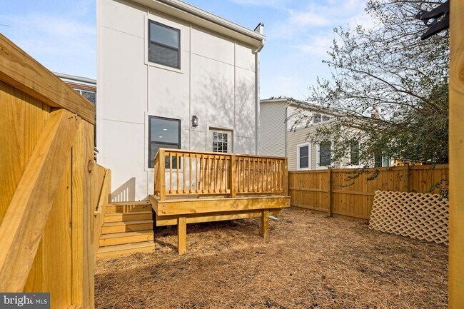 Building Photo - 113 Clifford Ave