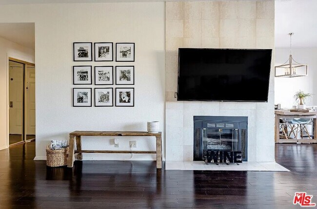 Building Photo - 14245 Dickens St