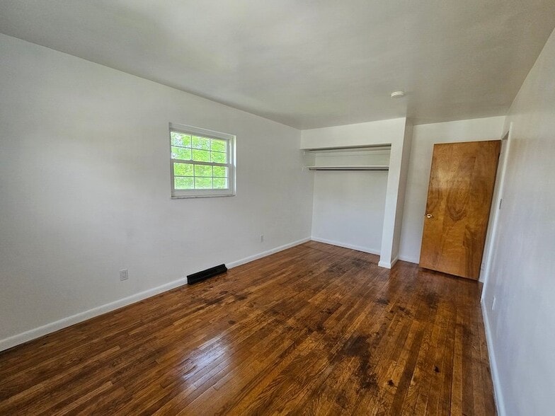 Building Photo - 677 Peach Tree Ln