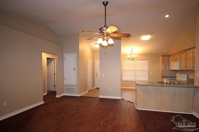 Building Photo - 6250 Starhill Dr