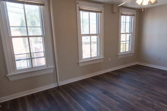 Building Photo - 127 Herr St