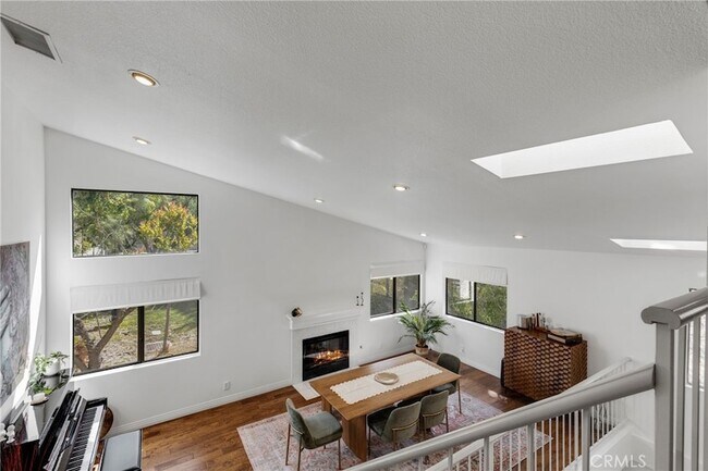 Building Photo - 26120 Alizia Canyon Dr