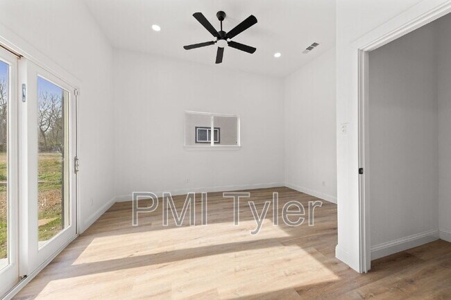 Building Photo - 1259 Bonham St