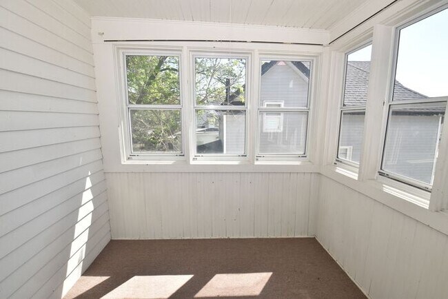 Building Photo - Spacious 2 bedrooms with their own bathroom suite