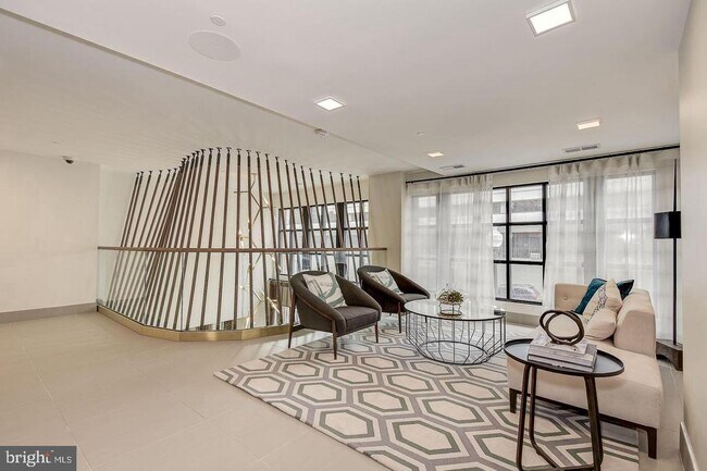 Building Photo - 1411 Key Blvd