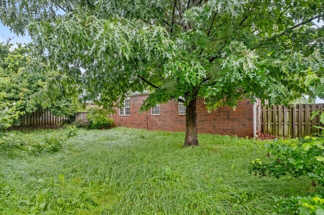 Building Photo - 3703 SW Surrey Ave