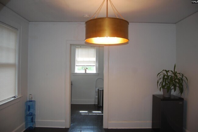 Building Photo - 1527 Gladden St