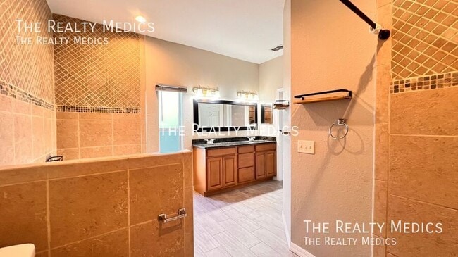 Building Photo - 3297 Tallwood Dr