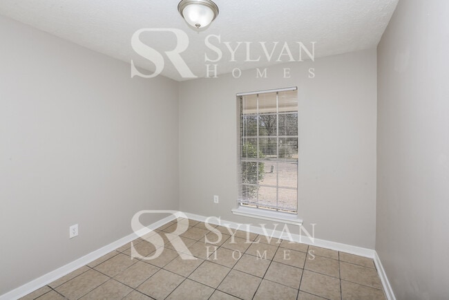 Building Photo - Enjoy one-level living in this 3 bedroom, 2 bathroom ranch-style home