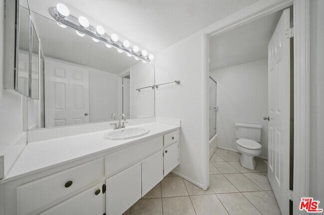 Building Photo - 5744 Oak Bend Ln