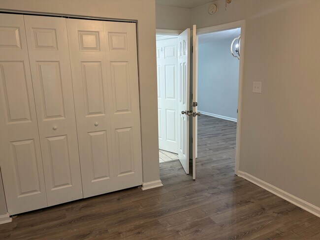 Building Photo - 2052 Darnell Cir