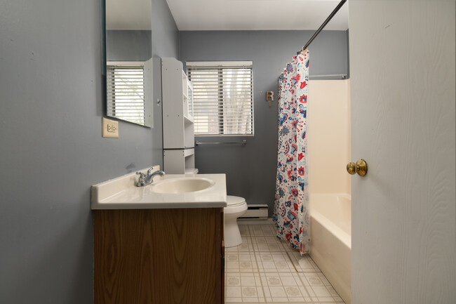 Building Photo - 425 Berkshire Dr
