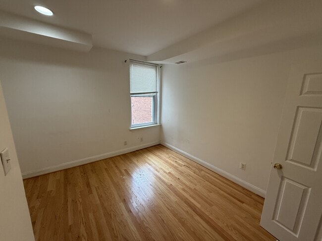 Building Photo - 1450 Newton St NW