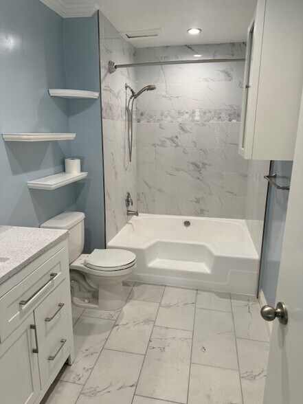 Building Photo - 6828 Ponce Ave