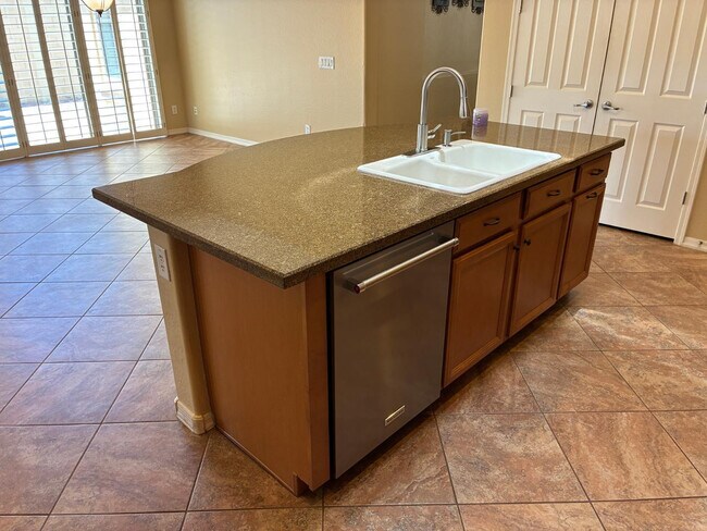 Building Photo - 20973 W Cora Vista