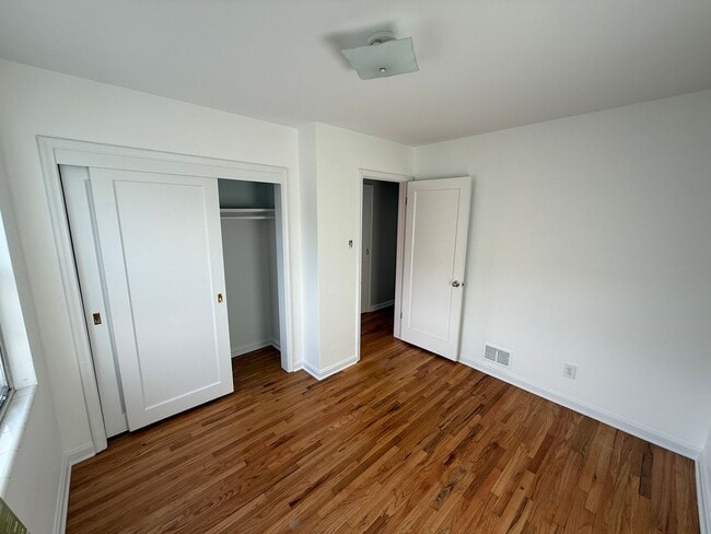 Building Photo - Beautiful 4 bedroom 3 bathroom home!