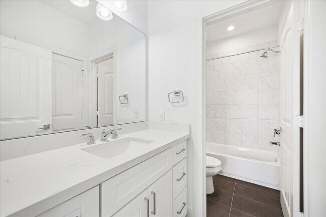 Building Photo - 4405 Schuler St