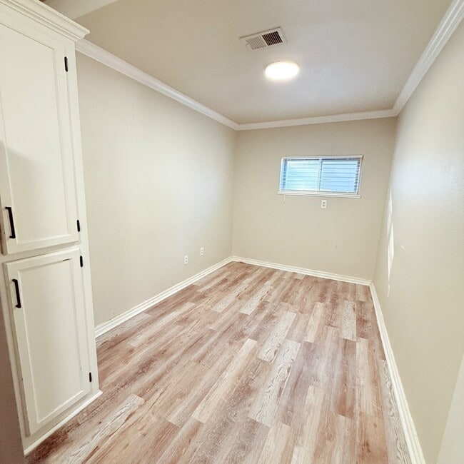 Building Photo - 4004 SE 25th St