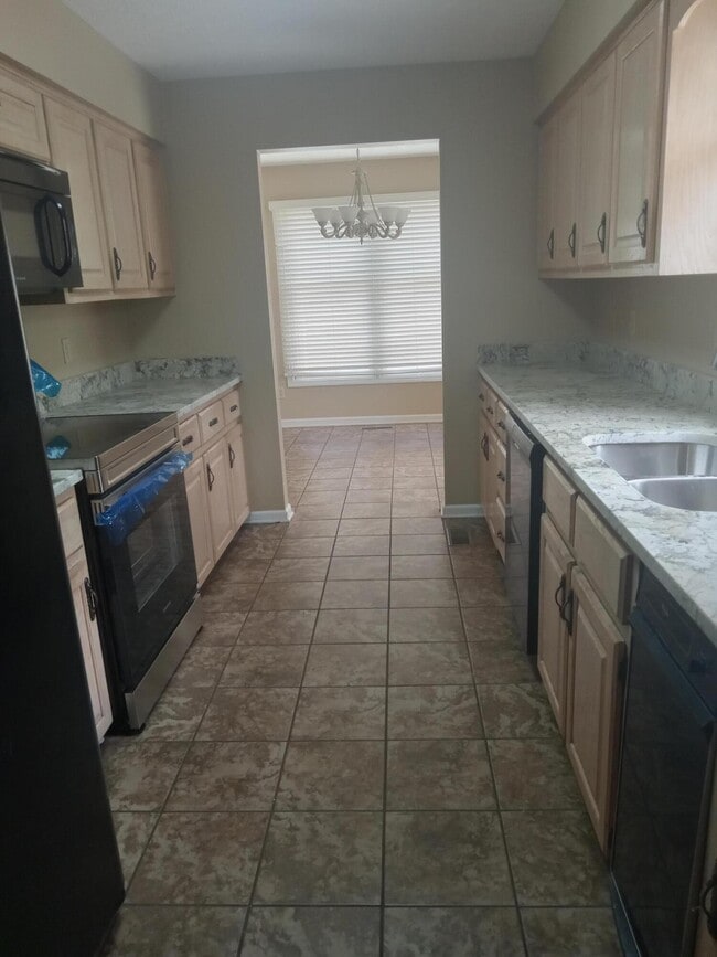 Building Photo - 3503 Lakeside Ct