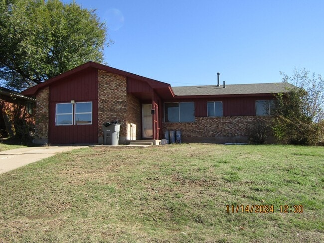 Primary Photo - Very nice home on the Lawton's West Side!
