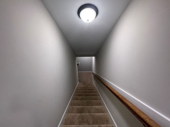 Building Photo - Amazing 5 Bedroom Craftsman-Style Home in Martinez!