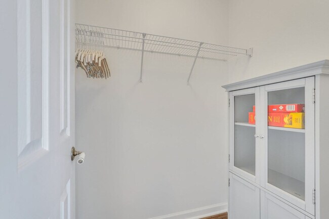 Building Photo - 142 West Tisbury Lane