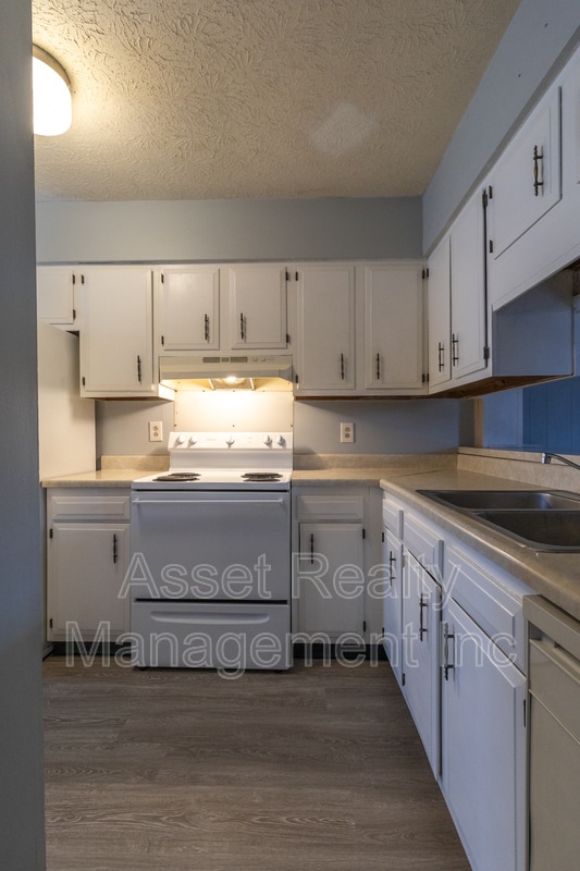 Building Photo - 9157 Cedarpark Ln NW