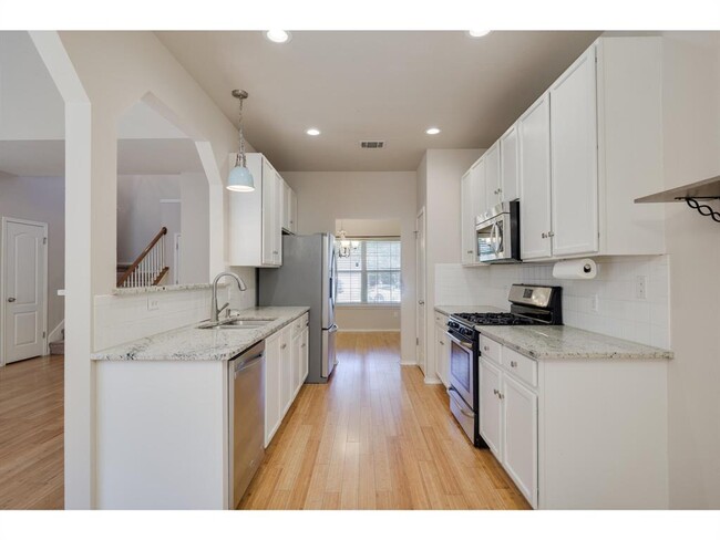 Building Photo - 5709 Pecanwood Ln