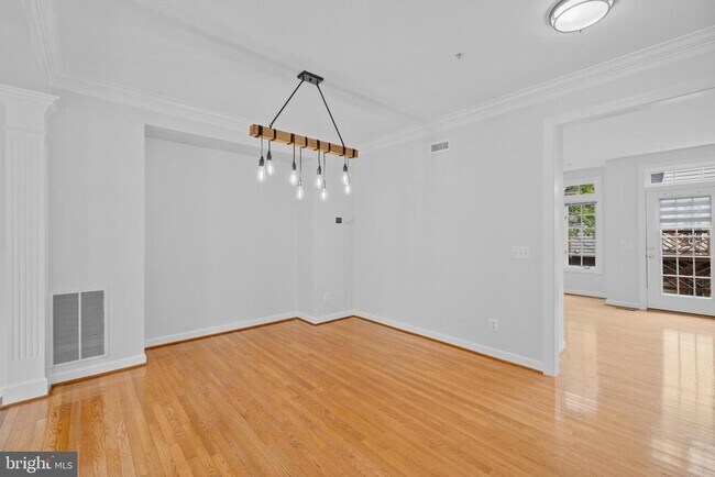 Building Photo - 271 Murtha St