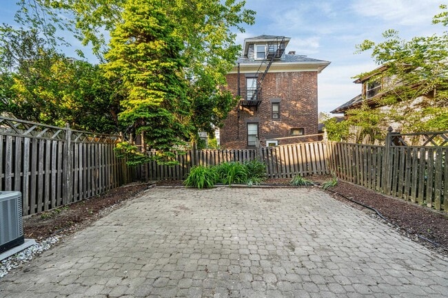 Building Photo - 42 Duer Pl