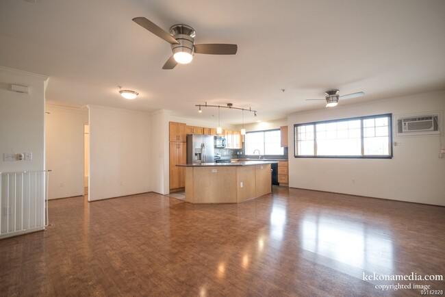 Building Photo - Immaculate, Move In Ready, Fully Upgraded,...