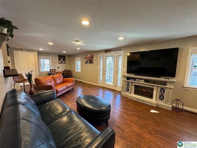 Building Photo - 312 Lehigh Dr