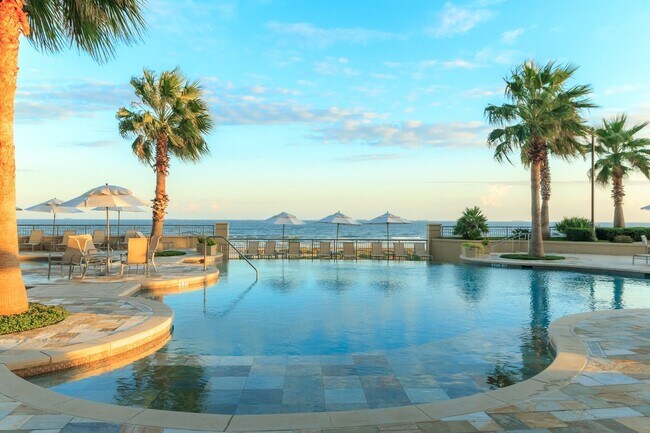 Building Photo - 801 E Beach Dr