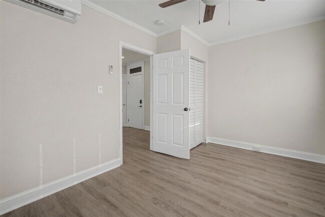 Building Photo - 517 Columbia Dr