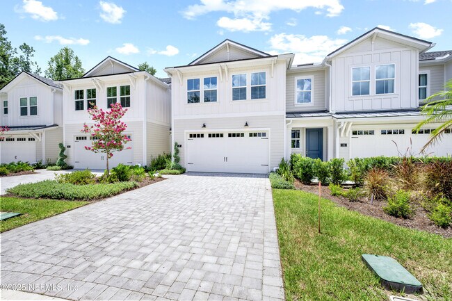 Building Photo - 27 Oak Pk Dr