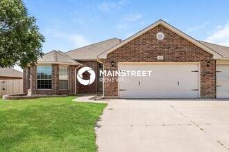 Building Photo - 3 Bedroom Pet-Friendly Home in Edmond, OK with Main Street Renewal