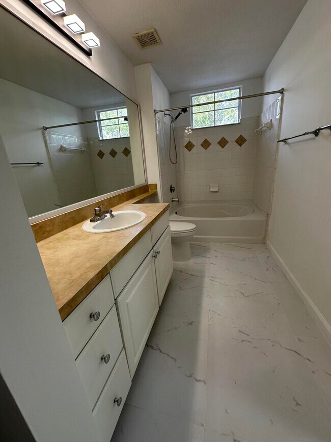 Building Photo - 9873 Baywinds Blvd