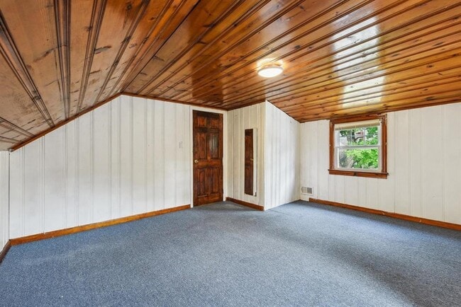 Building Photo - 482 S Elm St