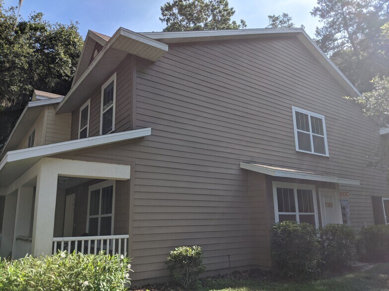 Building Photo - 4605 SW 48th Dr
