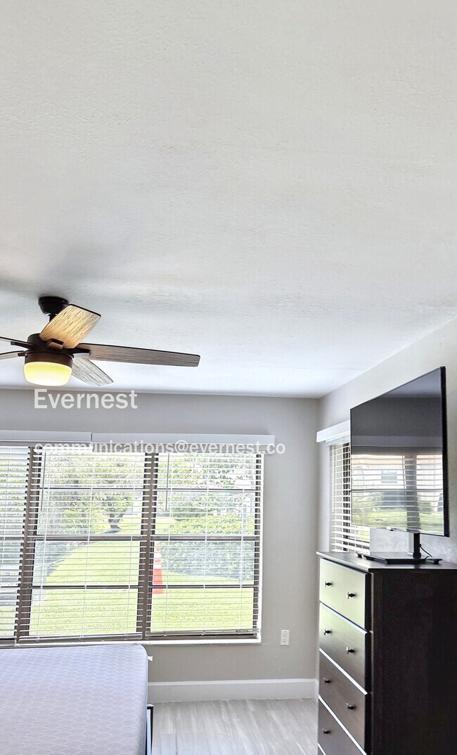 Building Photo - 13601 Frigate Ct