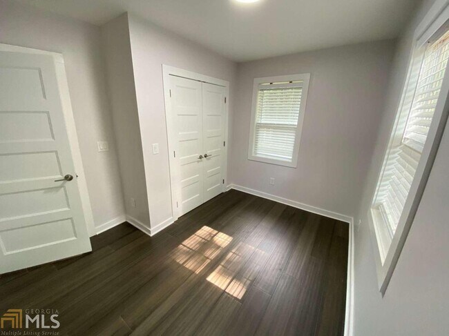 Building Photo - 1127 Dobbs Dr SE