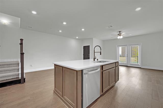 Building Photo - 7929 Bayside Dr