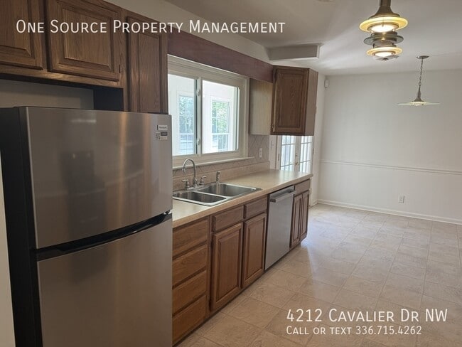 Building Photo - 4212 Cavalier Dr NW