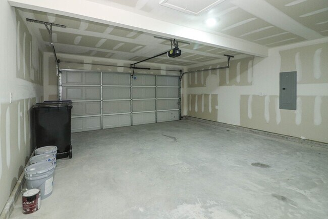 Building Photo - 3122 S 15th Pl