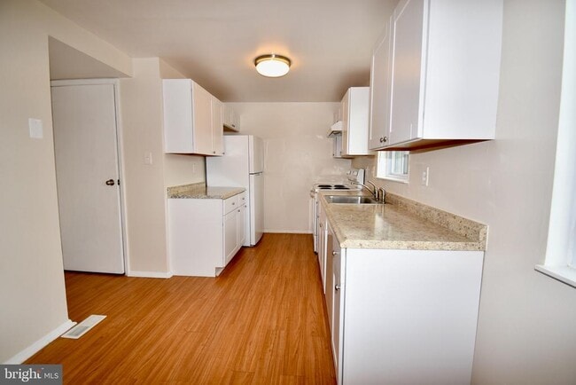 Building Photo - 1730 Heather Ln