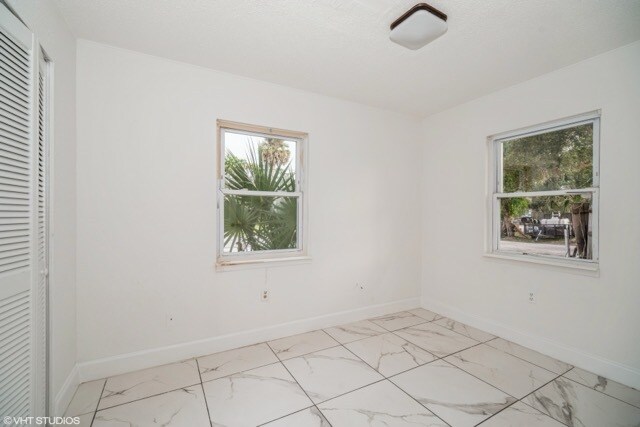 Building Photo - 2154 Henry St NE