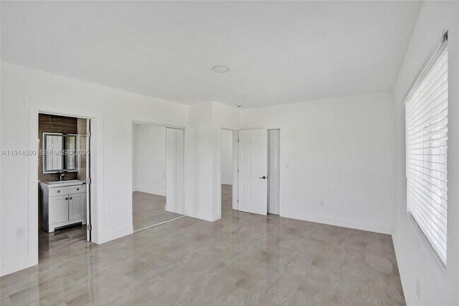 Building Photo - 7115 Rue Granville