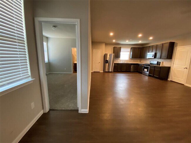 Building Photo - 2702 Hoffman Ln