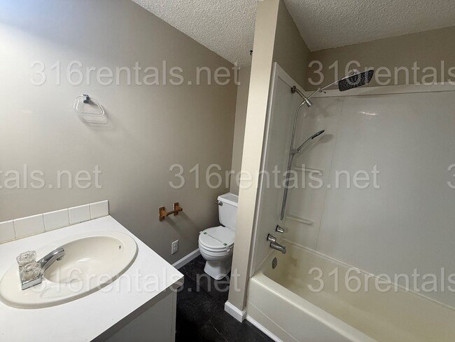 Building Photo - $1445 - 4 bedroom/ 2 bathroom - Single Family Home